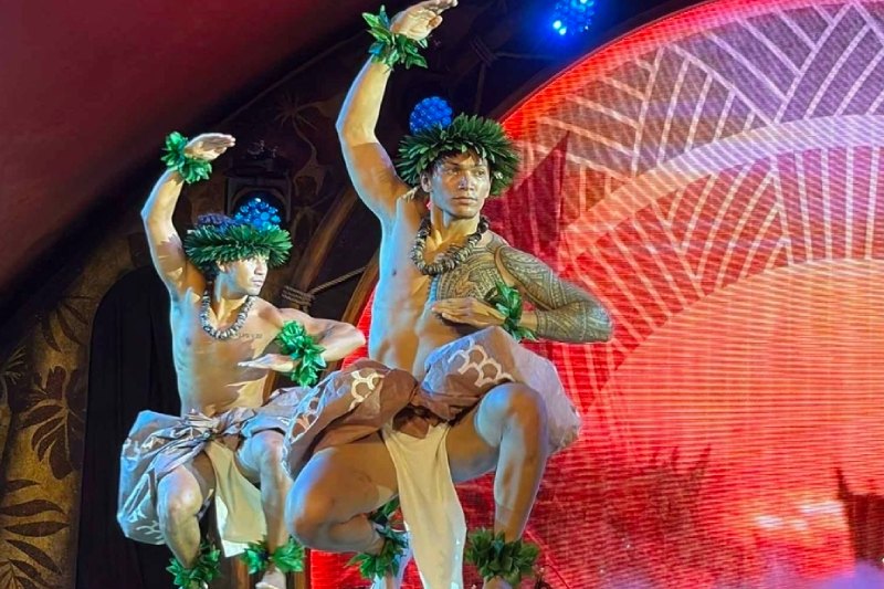 mainpic-kaula Hale Koa Luau